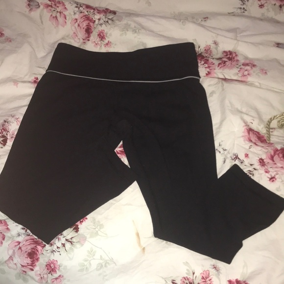 Reversible Cropped Lulu Lemon Leggings - Picture 1 of 4